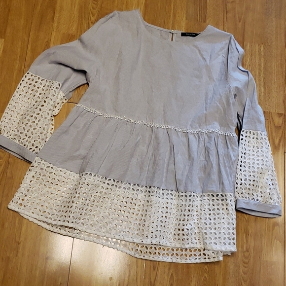 Doe & Rae Tops - NWT Doe & Rae striped eyelet top sz large